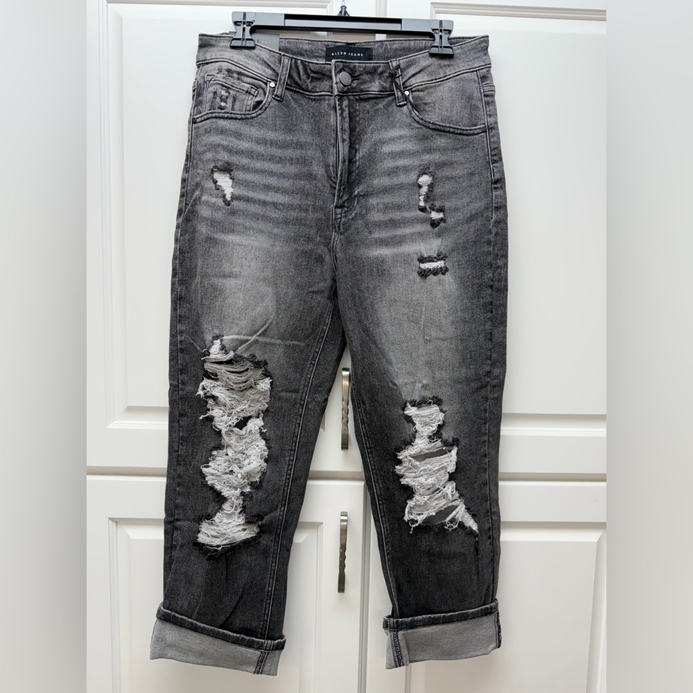 Risen Distressed Black Cropped Jeans